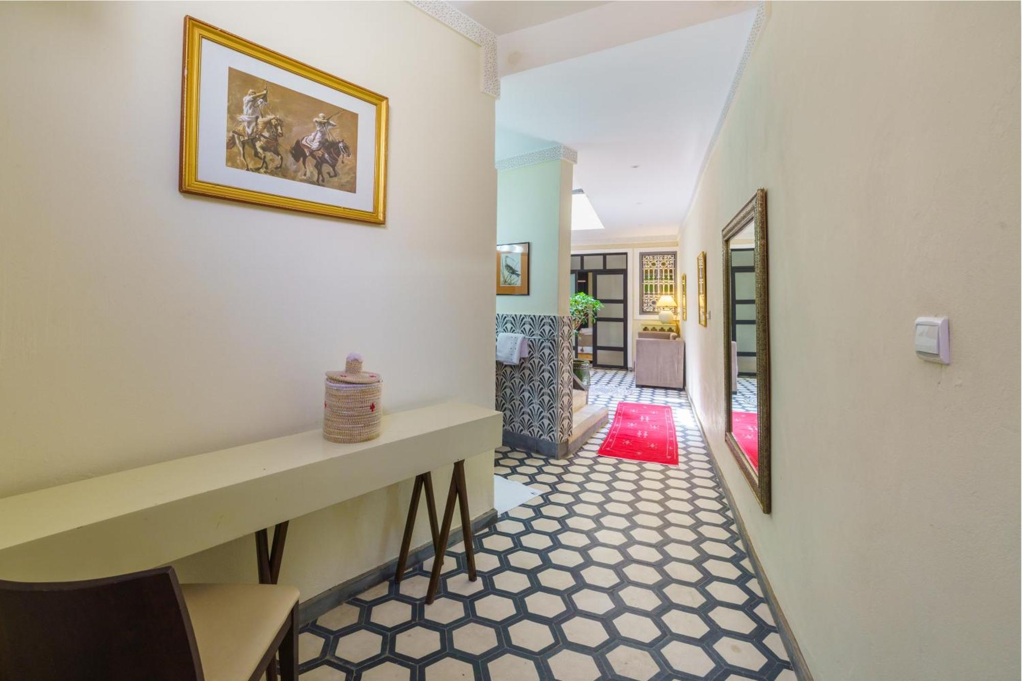 Riad 4 Chambres - Piscine & Petit Dejeuner Gratuit - Wifi Fibre Optique มาร์ราเกช ภายนอก รูปภาพ