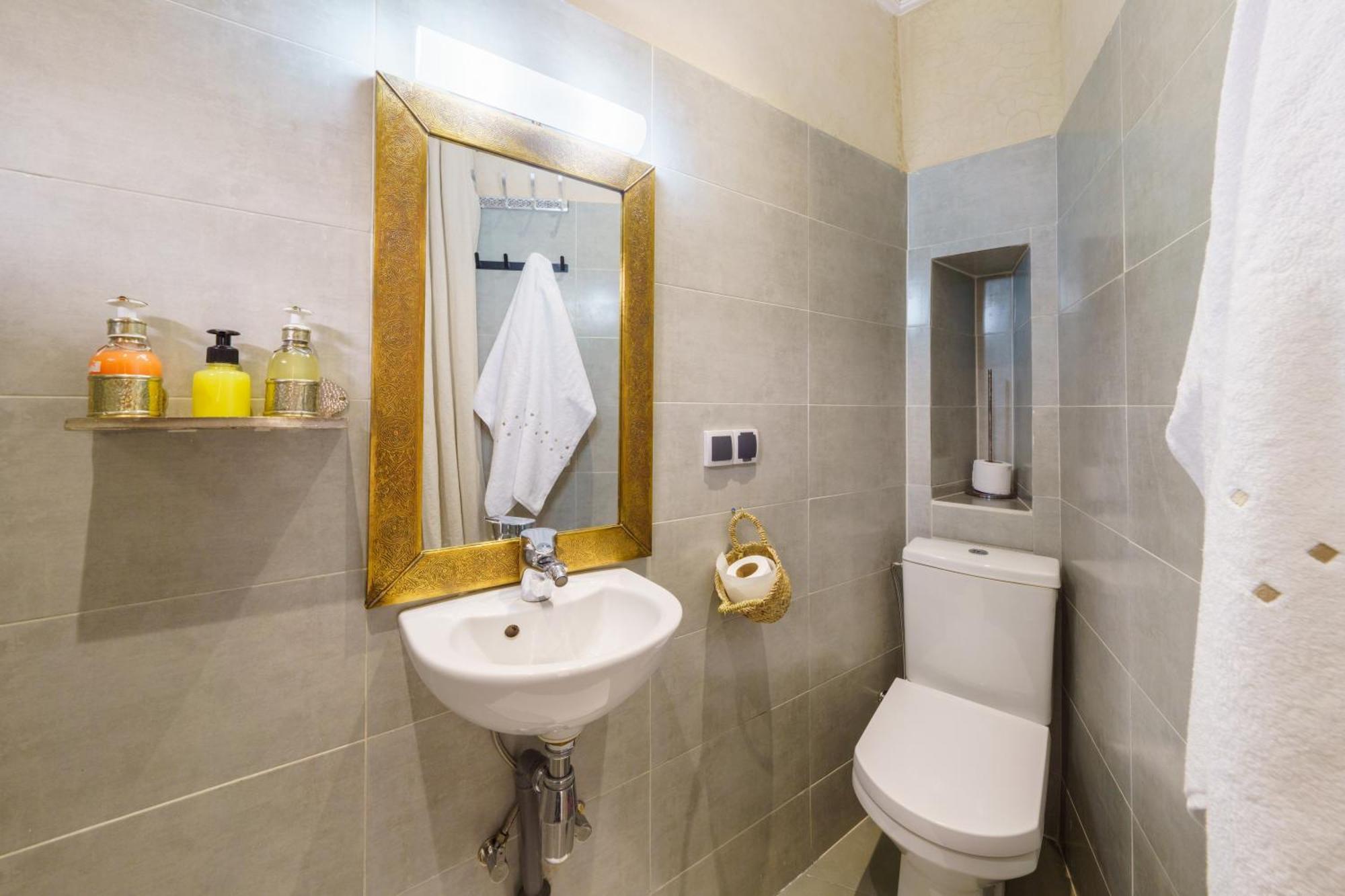 Riad 4 Chambres - Piscine & Petit Dejeuner Gratuit - Wifi Fibre Optique มาร์ราเกช ภายนอก รูปภาพ