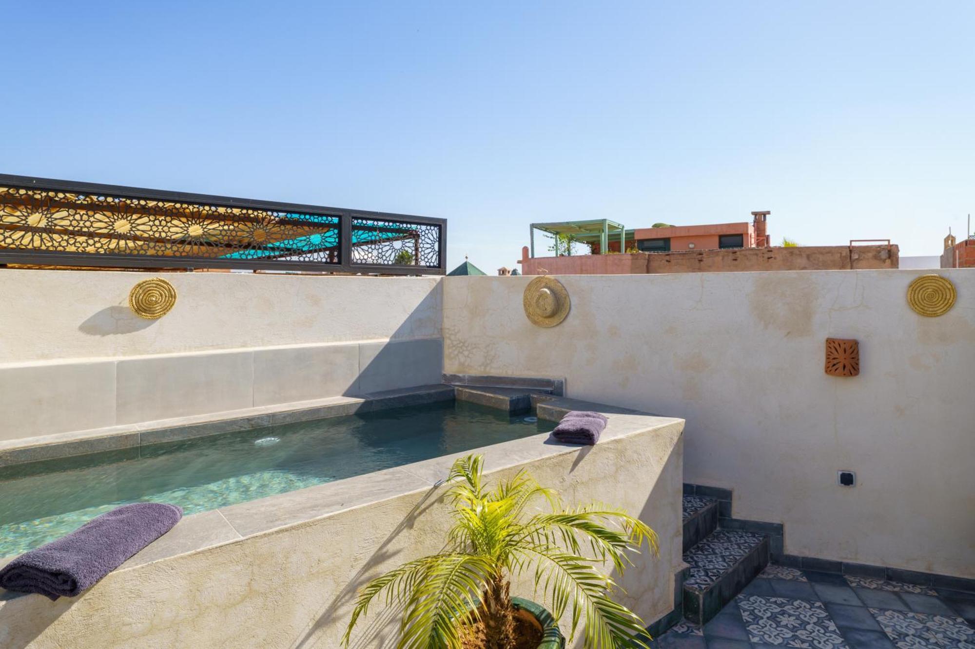 Riad 4 Chambres - Piscine & Petit Dejeuner Gratuit - Wifi Fibre Optique มาร์ราเกช ภายนอก รูปภาพ