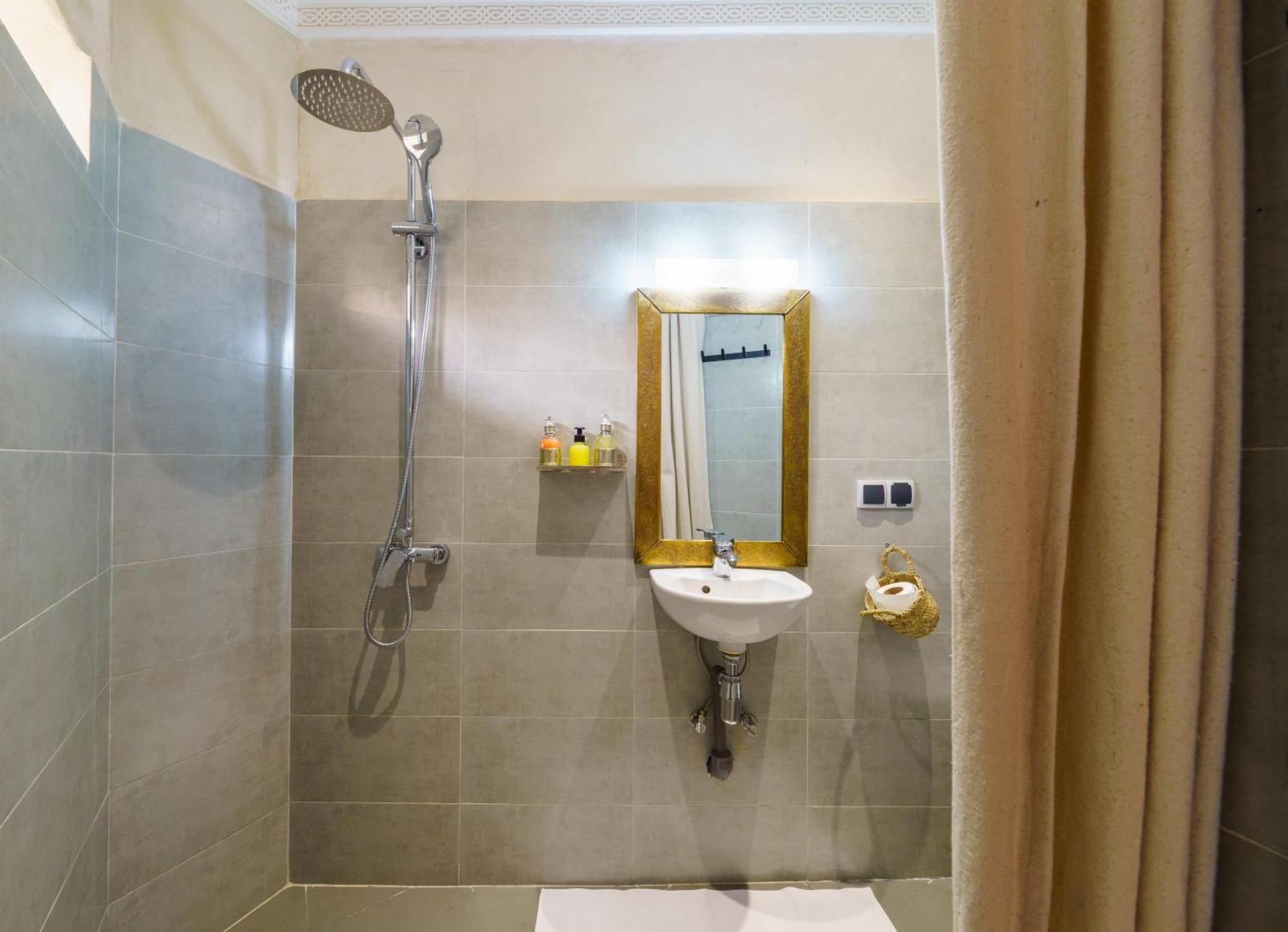 Riad 4 Chambres - Piscine & Petit Dejeuner Gratuit - Wifi Fibre Optique มาร์ราเกช ภายนอก รูปภาพ